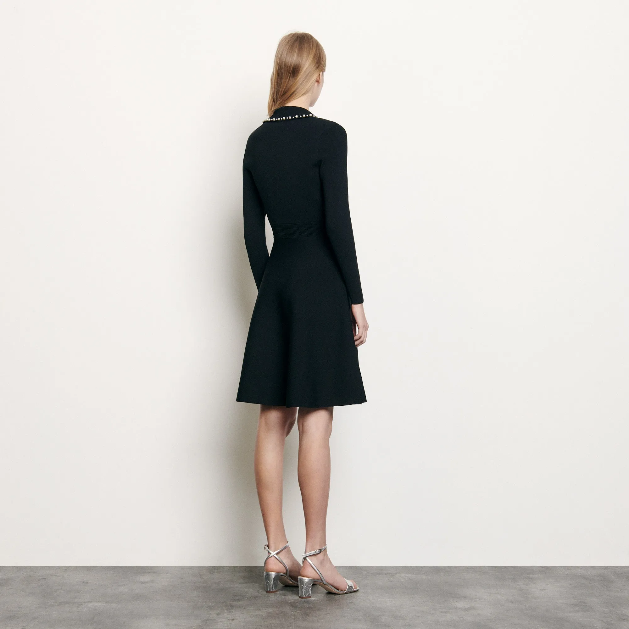 Robe courte en maille avec col tailleur